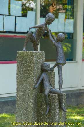 Papendrecht - Drie spelende kinderen