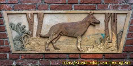 Rijswijk - Portiekornament Wolf in bos
