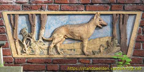 Rijswijk - Portiekornament Wolf in bos