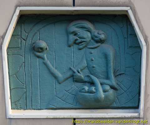 Rotterdam - Reliëfs sprookjes, (on)deugden en speelkaarten