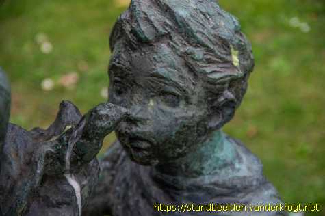 Rozenburg - Kinderen met vogel