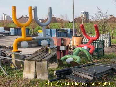 Spijkenisse - Spelende kinderen en poesjes