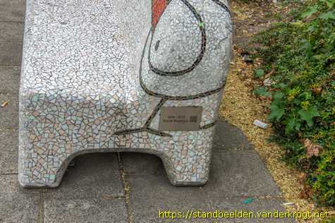 Maasdijk - Social Sofa 'The mystery of the vanishing eggs'