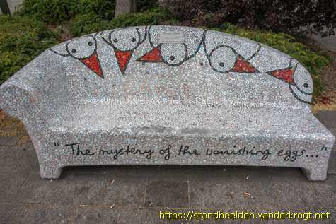 Maasdijk - Social Sofa 'The mystery of the vanishing eggs'