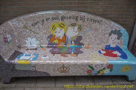 Maasdijk - Social Sofa 'Kom je er ook gezellig bij zitten?'