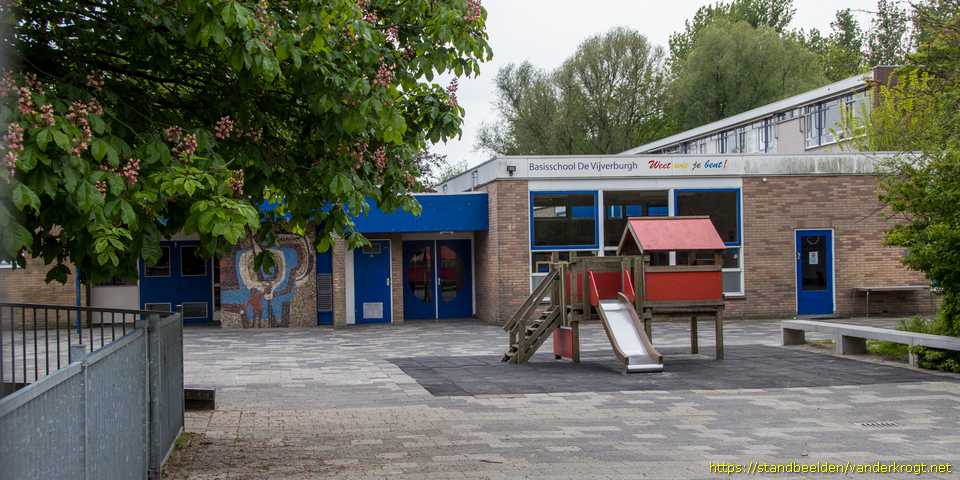 Zoetermeer - Mozaiek van kind en vogel