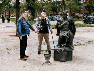 Twee broers reizen stad en land af om beelden te fotograferen?