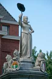 De Maagd van Holland, Rotterdam