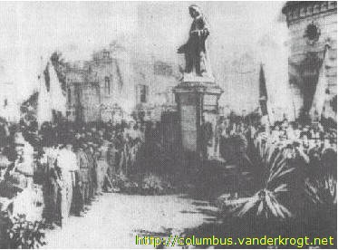 Bernal /  Estatua de Cristóbal Colón