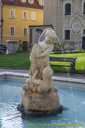 Klagenfurt /  Delphinbrunnen
