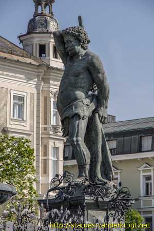 Klagenfurt /  Lindwurmbrunnen und Herkulesfigur