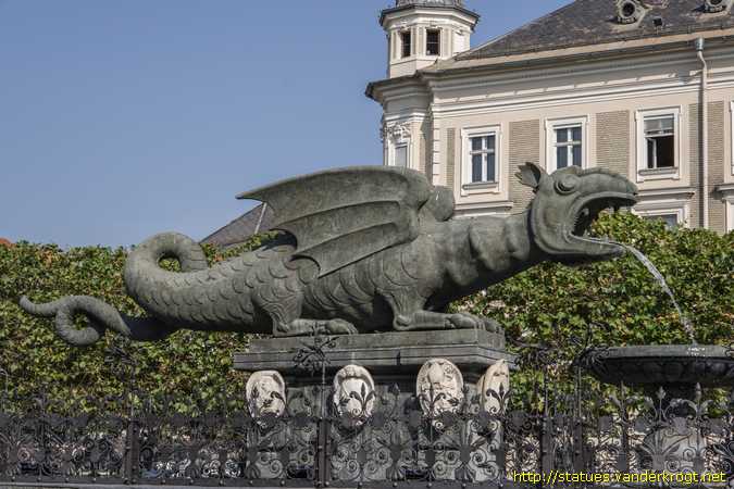 Klagenfurt /  Lindwurmbrunnen und Herkulesfigur