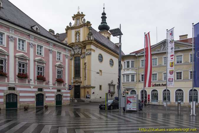 Sankt Pölten /  Heiligenstatuen an der Prandtauerkirche