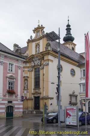 Sankt Pölten /  Heiligenstatuen an der Prandtauerkirche