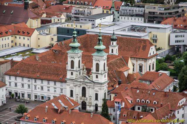 Graz /  Heiligenstatuen an der Mariahilferkirche