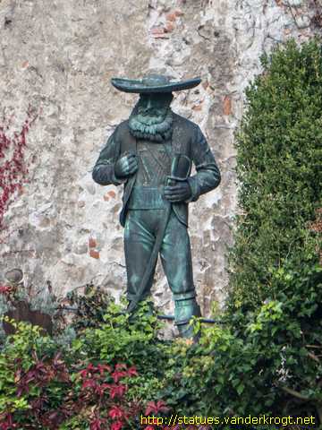 Bregenz /  Bärtiger Mann mit Säbel