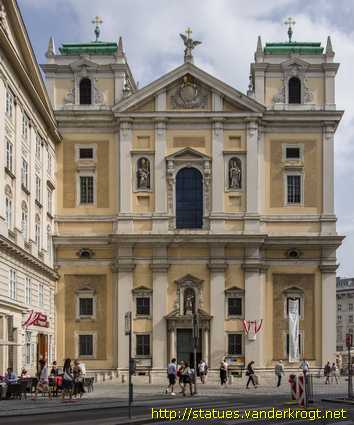 Wien /  Fassadenstatuen an der Schottenkirche