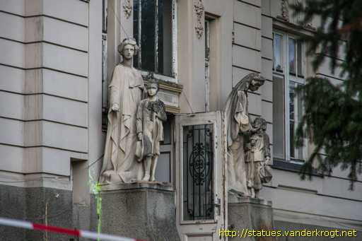 Wien /  Matronen mit Waisen