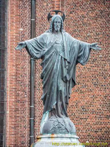 Turnhout /  Heilig Hartbeeld