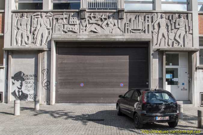 Mons /  Reliefs au bâtiment de la RTT