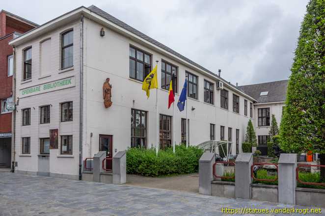 Maaseik /  Sint Jozef met Jezus