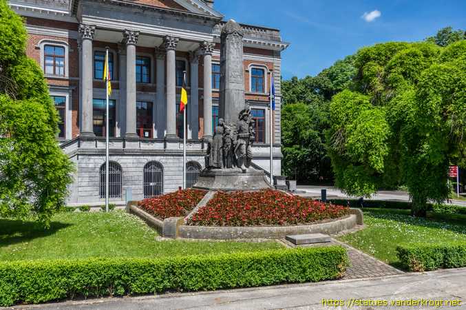 Marche-en-Famenne /  Monument aux Morts