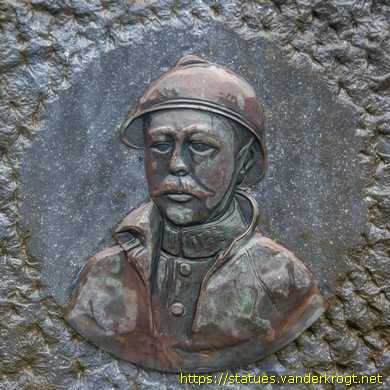 Dinant /  Stèle au Roi Albert et aux Croix du Feu