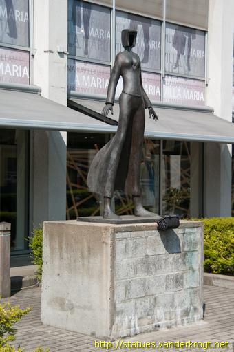 Brugge /  Elegante Vrouw