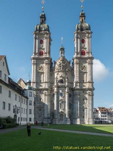 Sankt Gallen /  Heiligenstatuen an der Stiftskirche