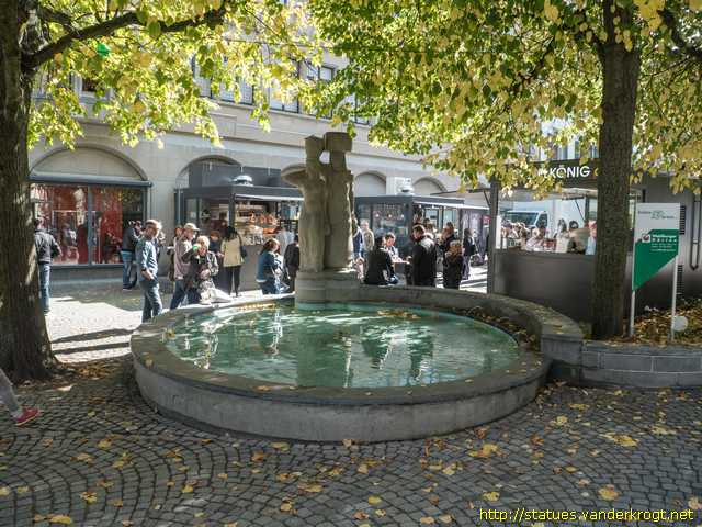 Sankt Gallen /  Globusbrunnen mit zwei Marktfrauen