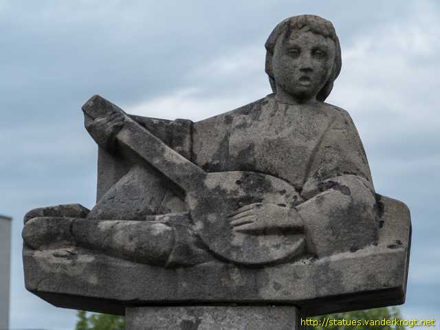 Rheineck /  Lautenspieler Brunnen