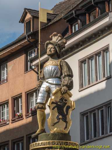 Schaffhausen /  Brunnen am Platz