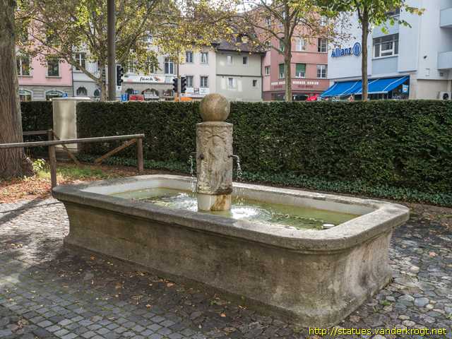 Schaffhausen /  Schüler und Schülerin-Brunnen