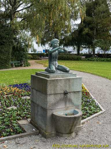 Romanshorn /  Knabe mit Eidechse