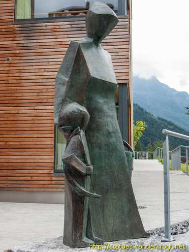 Bürglen /  Frau Tell mit Sohn Wilhelm
