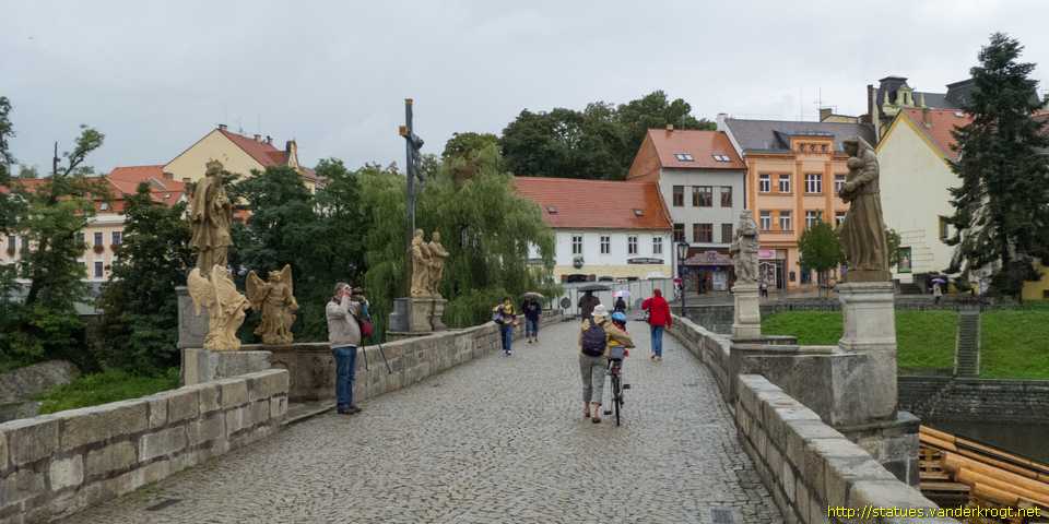 Písek /  Kamenný most se sochami