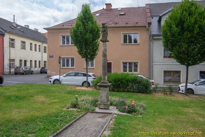 Bochov /  Sloup se sochou Panny Marie s dítětem
