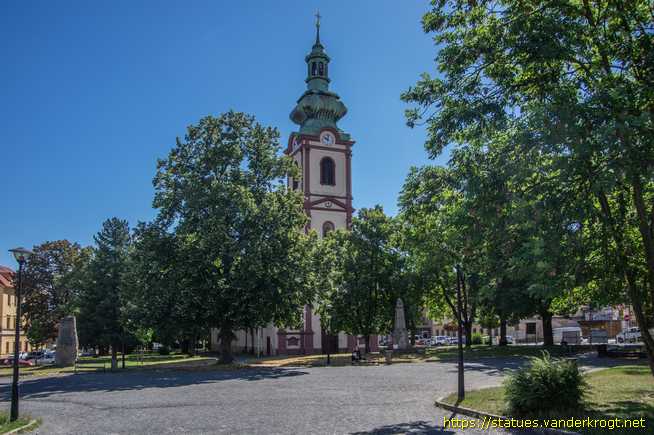 Kostelec nad Černými lesy /  Sochy svatých v kostele svatého Andělů strážných