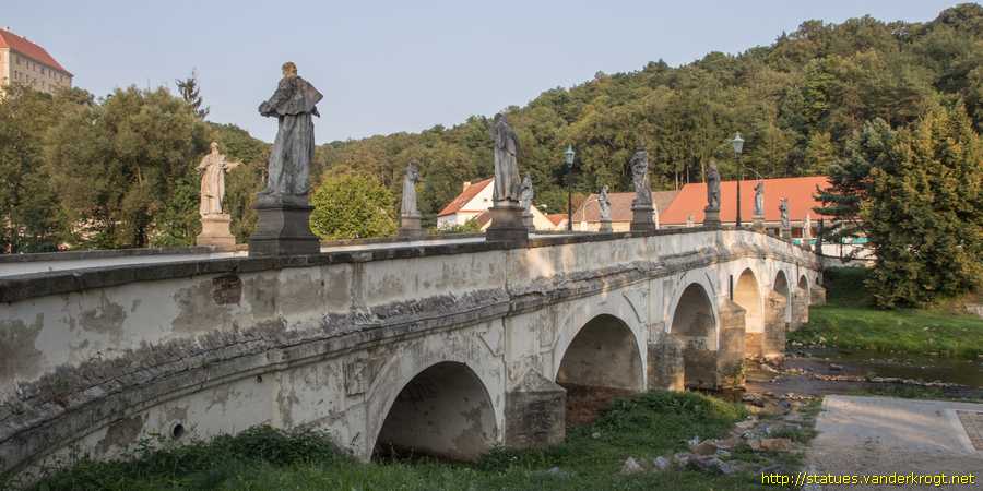 Náměšť nad Oslavou /  Barokní most se sochami