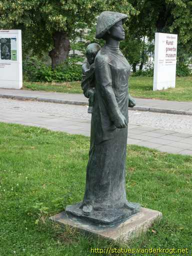 Berlin /  Vietnamesische Mutter mit Kind