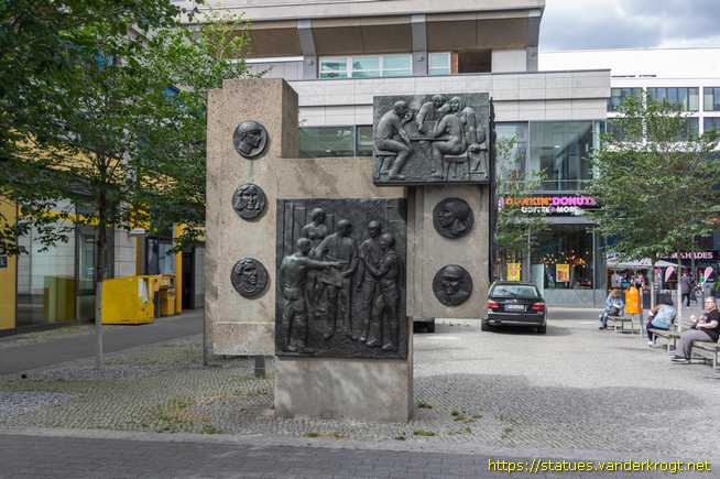 Berlin /  Denkmal für die Erbauer des Stadtzentrums