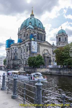 Berlin /  Die Herrschertugenden am Dom