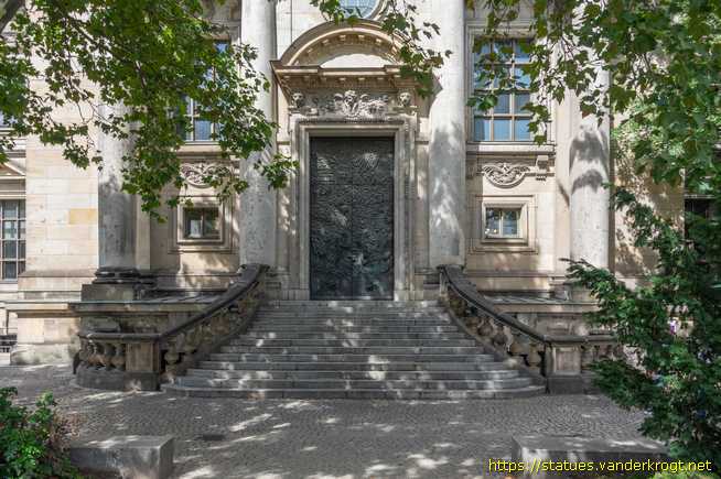 Berlin /  Bronze "Versöhnungstür" des Domes