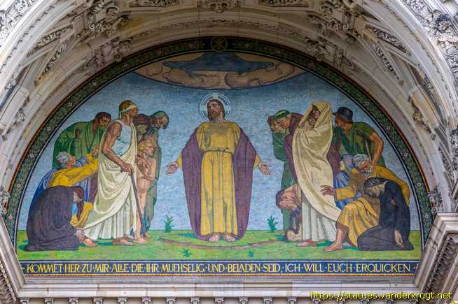Berlin /  Mosaik "Bergpredigt" im Hauptportal des Domes