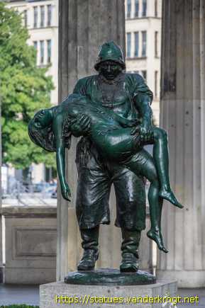 Berlin /  Der Fischer ("Gerettet")
