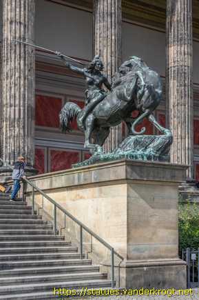 Berlin /  Amazone zu Pferde