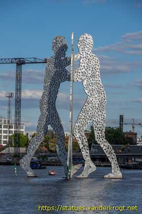 Berlin /  Molecule Man