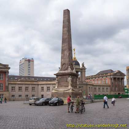Potsdam /  Obelisk auf dem Alten Markt