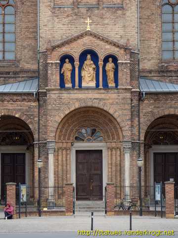 Potsdam /  Madonna mit Kind, Sankt Peter und Paul