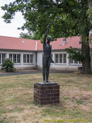 Kyritz /  Junge mit Flugzeug